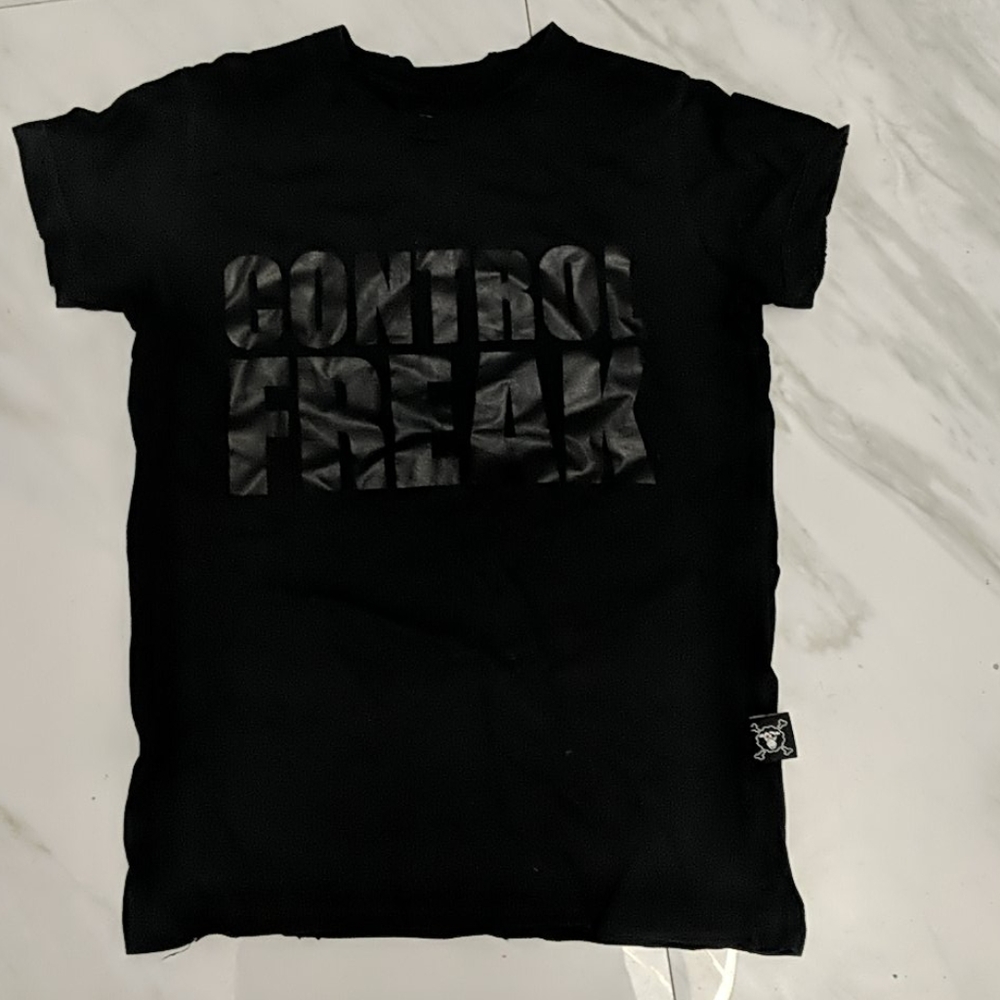 Nununu boys black t-shirt sz 6-7